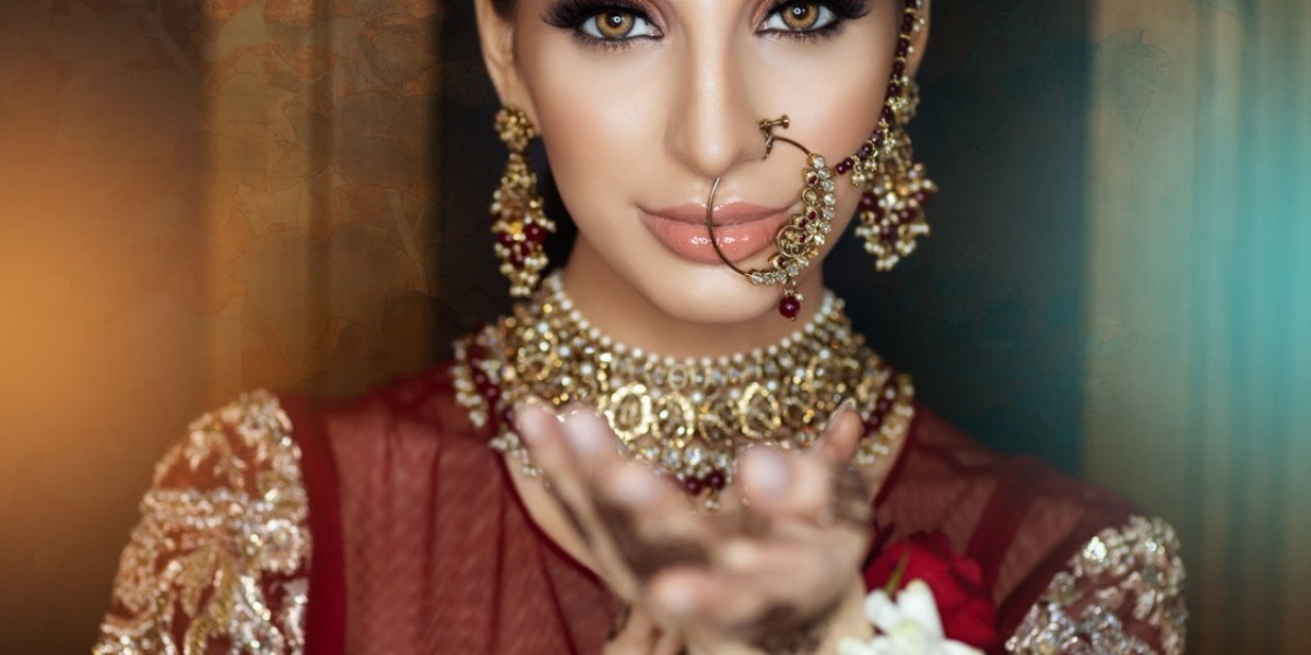 Expert Milton Keynes Makeup Artist for Flawless Beauty