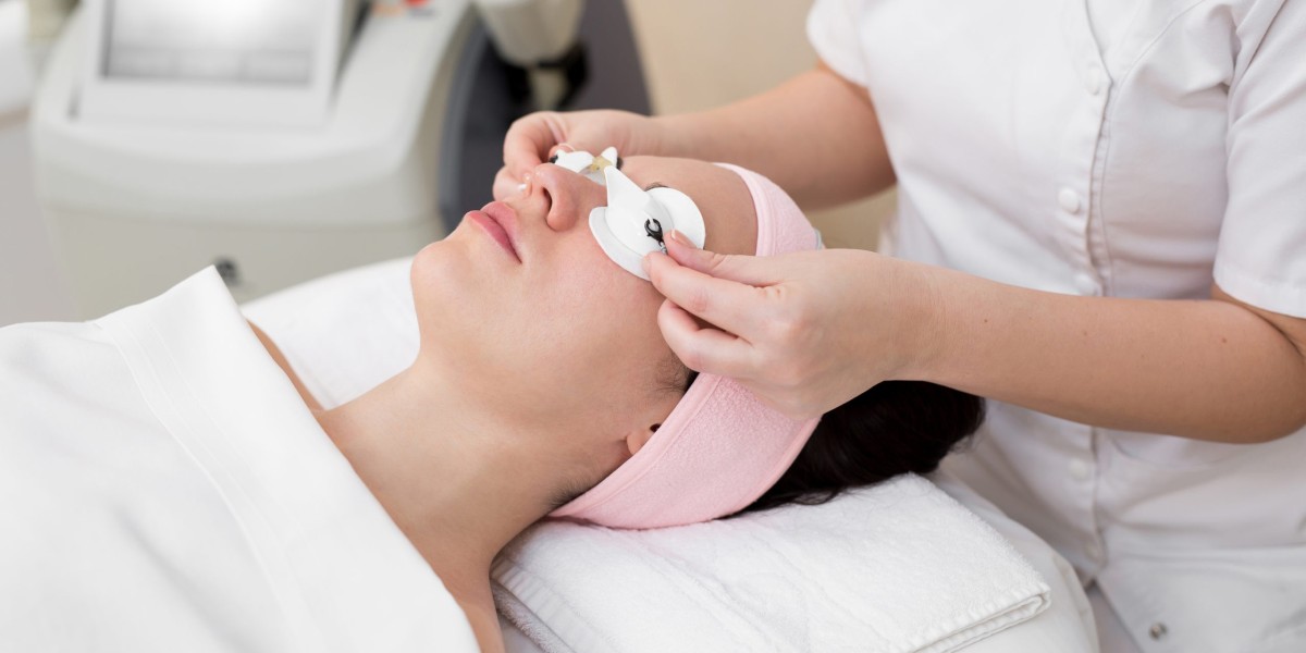 What Does Fractional CO2 Laser Treatment Cost in Dubai for Acne Scars?