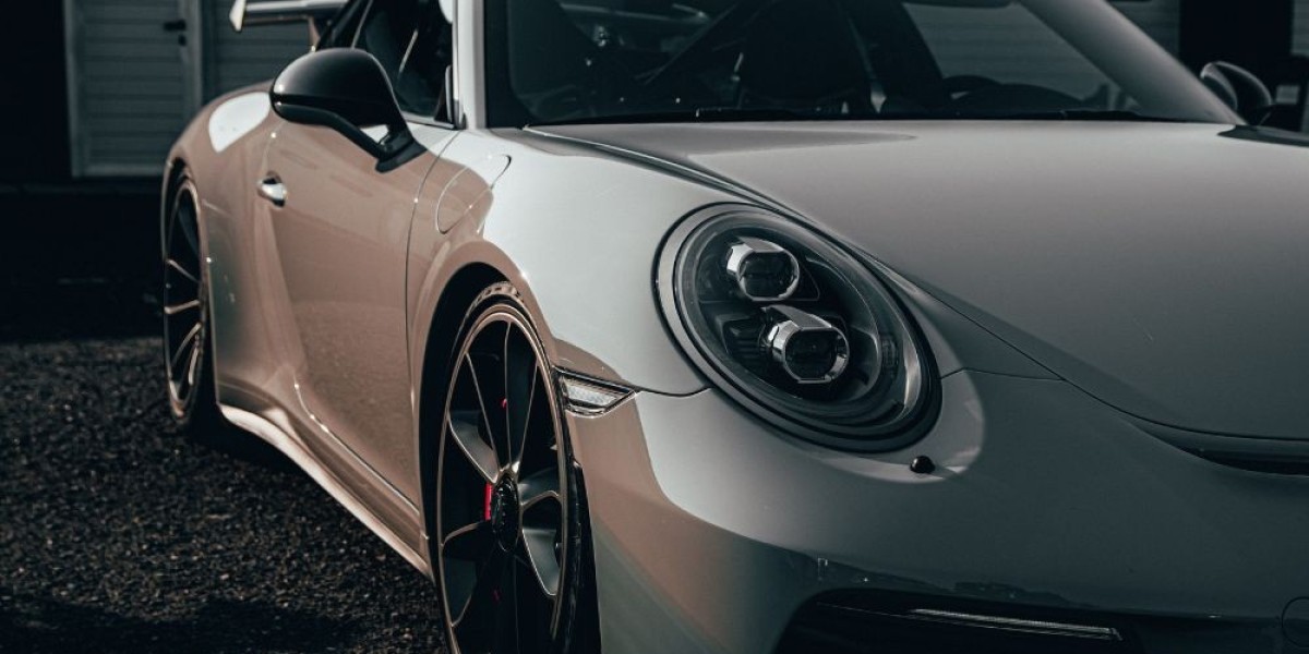 Explore the Elegance of Dubai with Luxury Car Rent