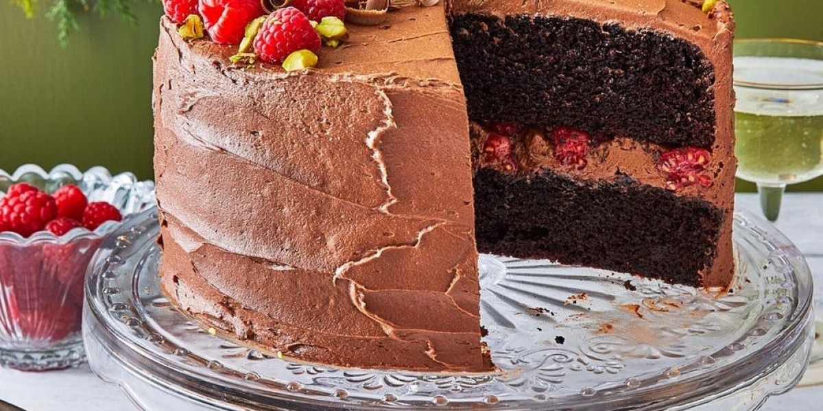 Crafting Your Perfect Cake: How Cafés Tailor Cakes to Your Celebration Need