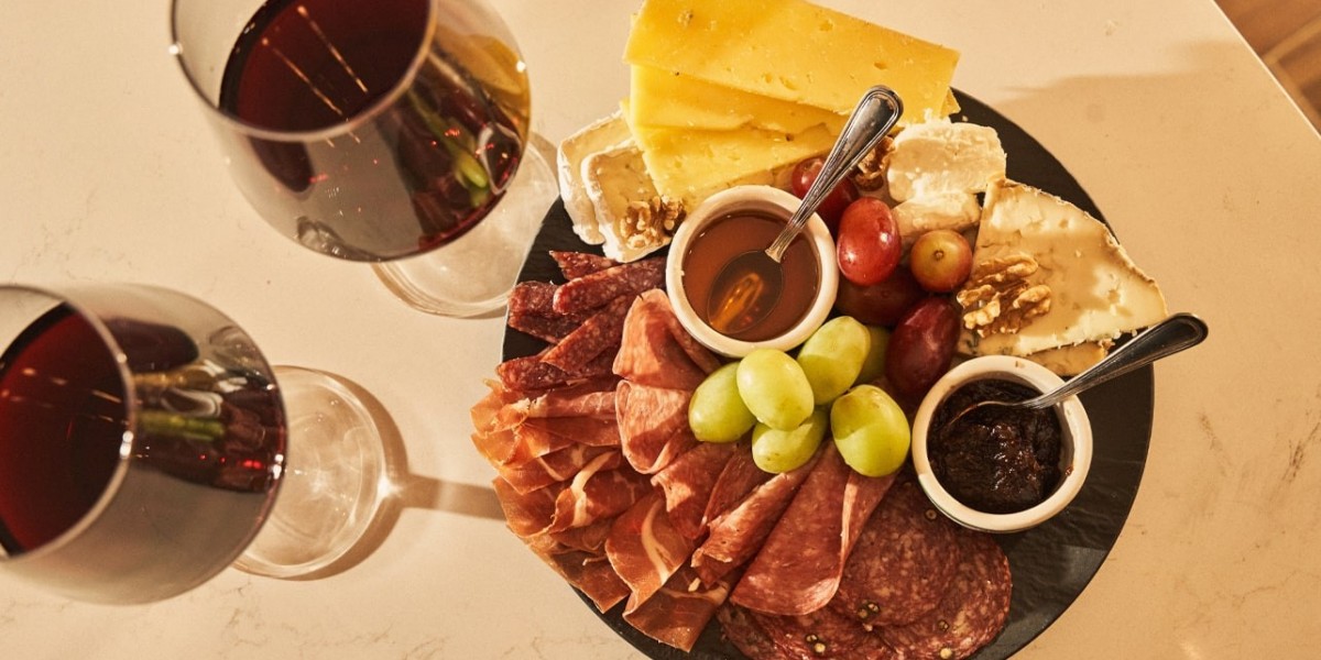 Tipsy Grape Wine Bar – Brooklyn’s Haven for Organic Wines, Gourmet Food, and Live Music