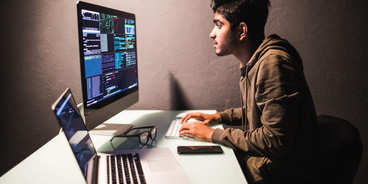 Should You Choose a General or Specialized Cyber Security Course?