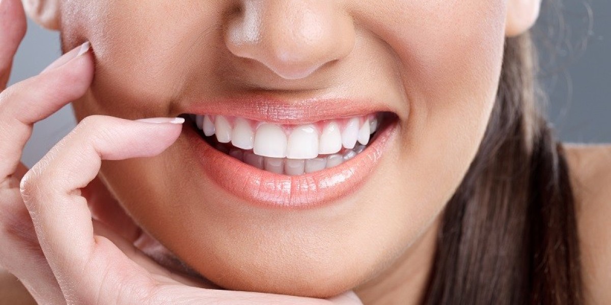 How Teeth Whitening Works to Remove Stubborn Plaque Stains