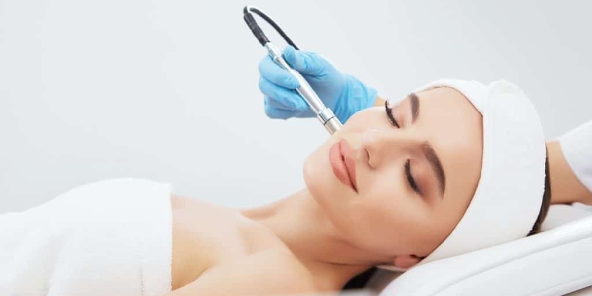 Why HydraFacial is Ideal for Sensitive Skin in Dubai