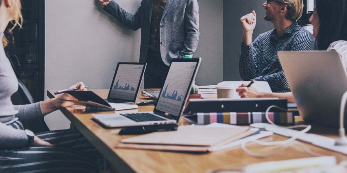 How to Stay Ahead in Internet Marketing: Conference Highlights and Key Trends