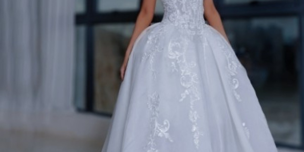 The Benefits of a Customized Wedding Dress: Fit, Style, and Uniqueness