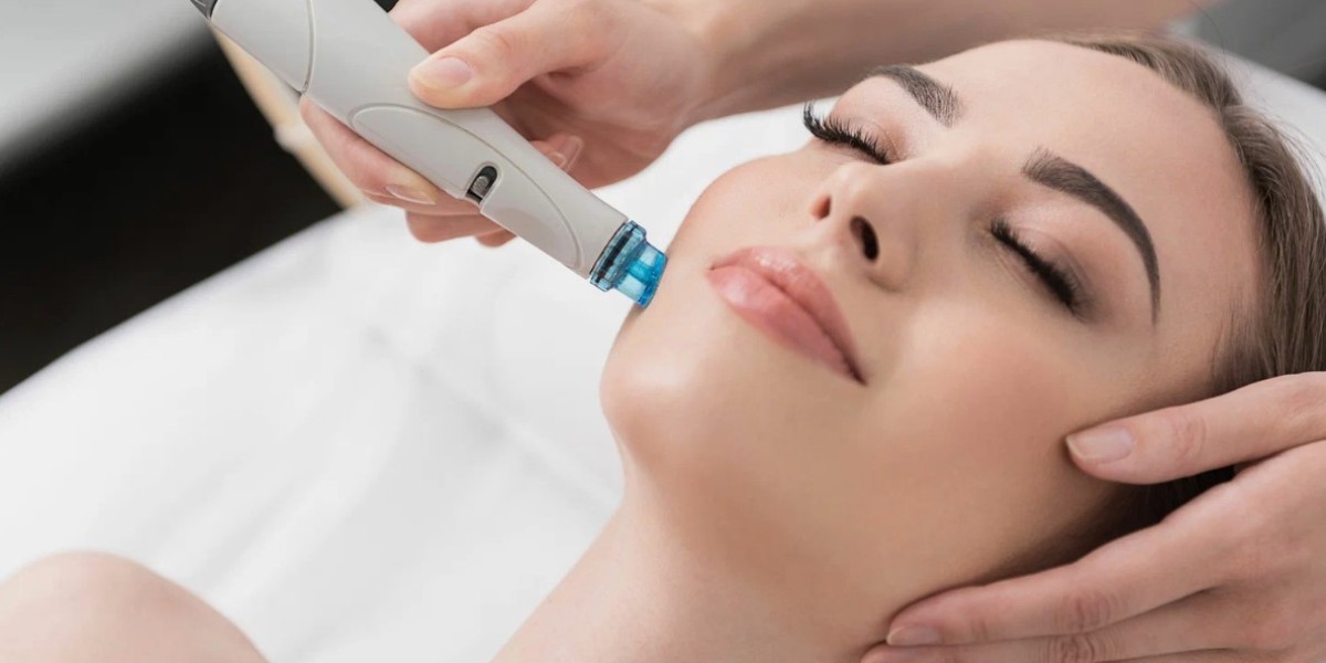 How HydraFacial Helps with Skin Hydration: Riyadh Experts Explain