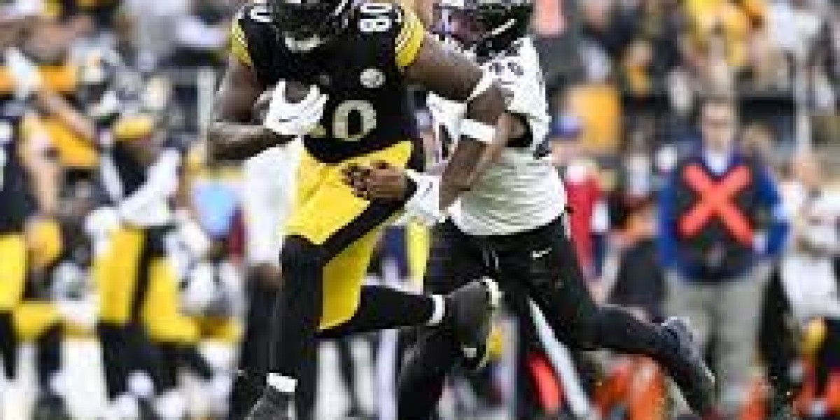Russell Wilson ‘QB Educate’ Speaks Up for Cooper Kupp