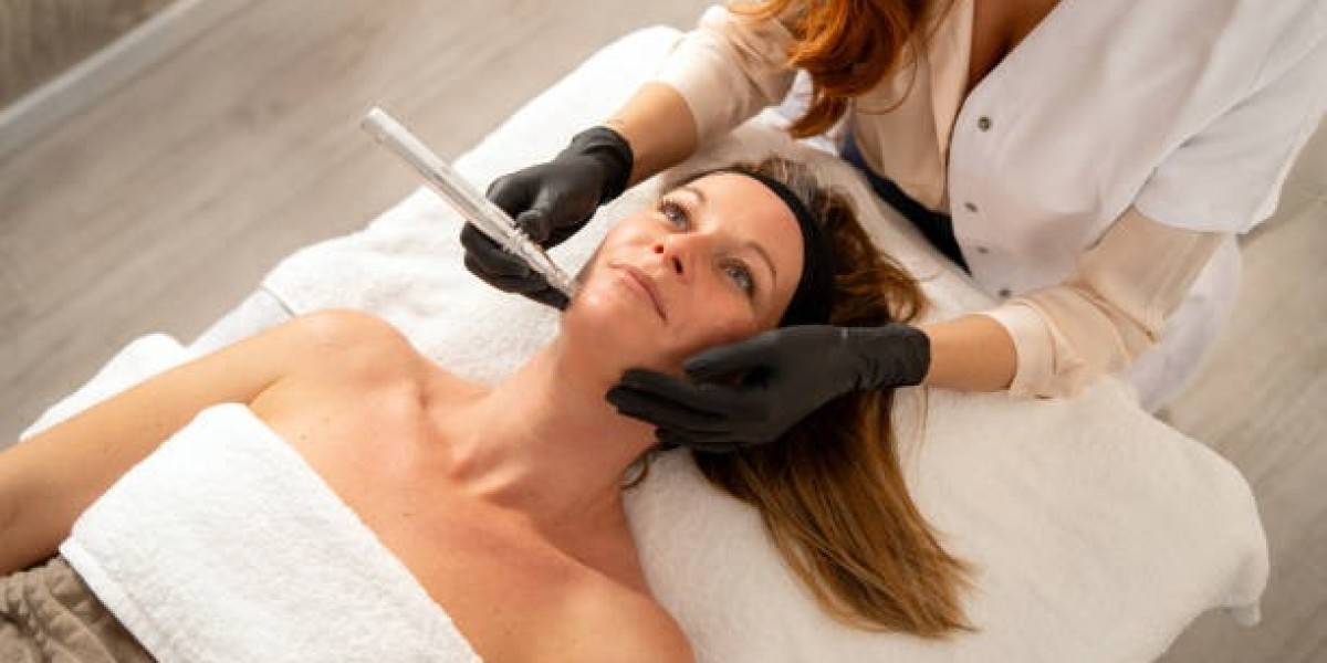 Derma Pen vs. Traditional Skincare: What’s Better?
