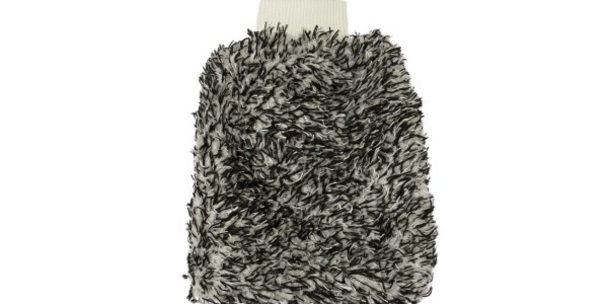 The Rise of Microfiber Wash Mitts: Why They're Taking Over the Market