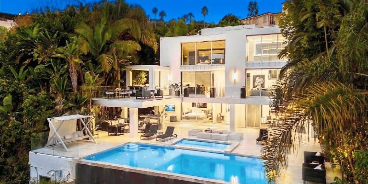Experience Luxury in Hollywood Hills