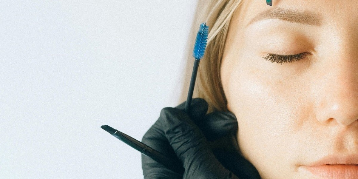 Glam Aesthetics: The Secret to Perfect Brows in Islamabad