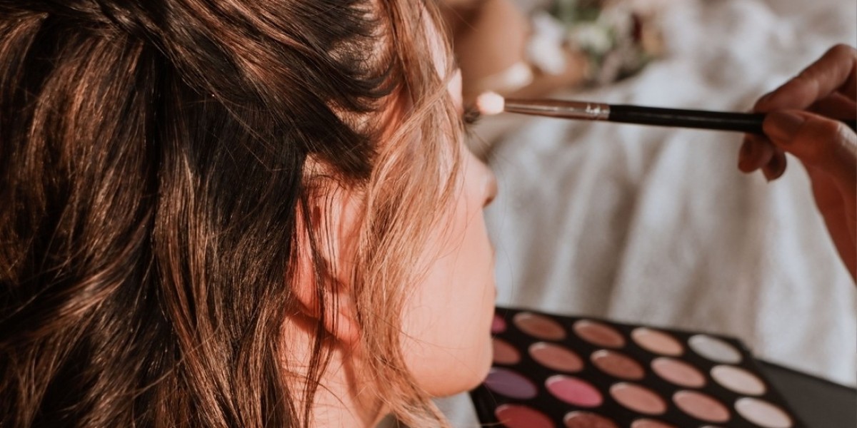 Your Gateway to Glam: NIF Kalyan’s Makeup Courses in Mumbai