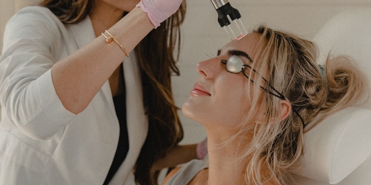 Fractional CO2 Laser Treatment: The Best Way to Banish Wrinkles and Scars