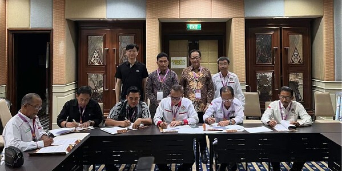 IAT Inks MoU with Aspekpir Indonesia to Enhance Quality Analysis for the Local Palm Oil Industry