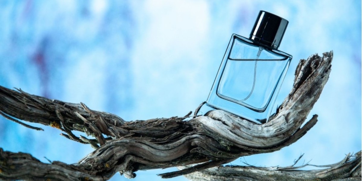 Perfume Shopping in Dubai: Where to Find the Best Men's Fragrances