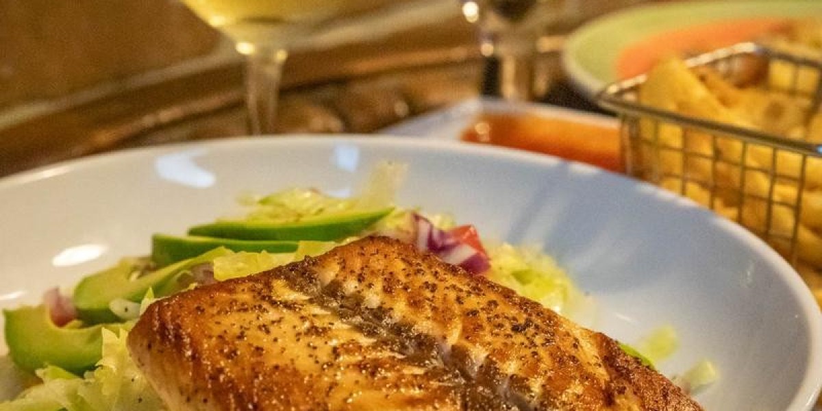 Unwind in Style: Social Gatherings Redefined at Aura Restaurant