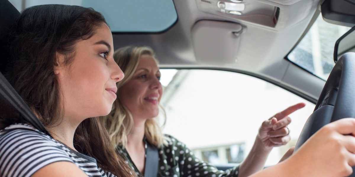 Expert Driving Lessons West Bromwich for Beginners and Experienced Drivers