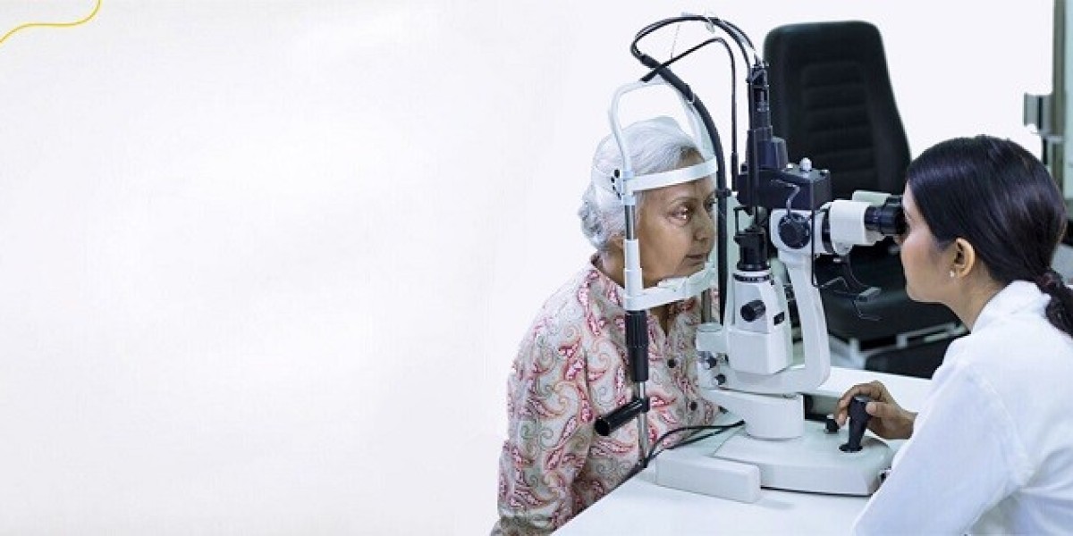 Advanced Cataract Surgery in Surat | Specialized Retina Surgery in Surat – Eye Q India