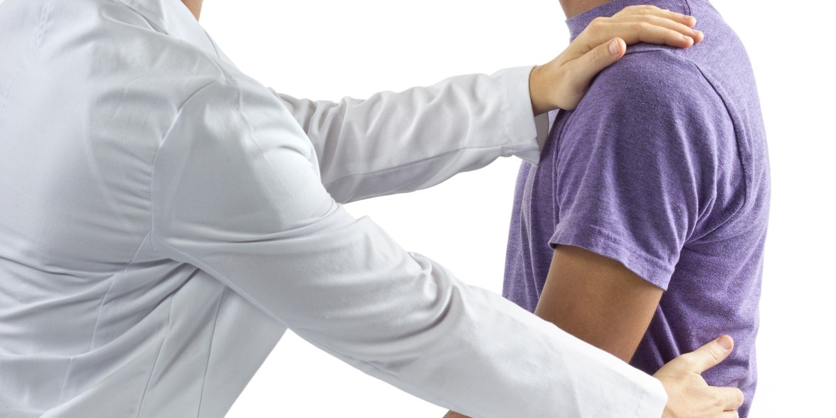 Back Pain vs. Shoulder Pain: When to See a Chiropractor