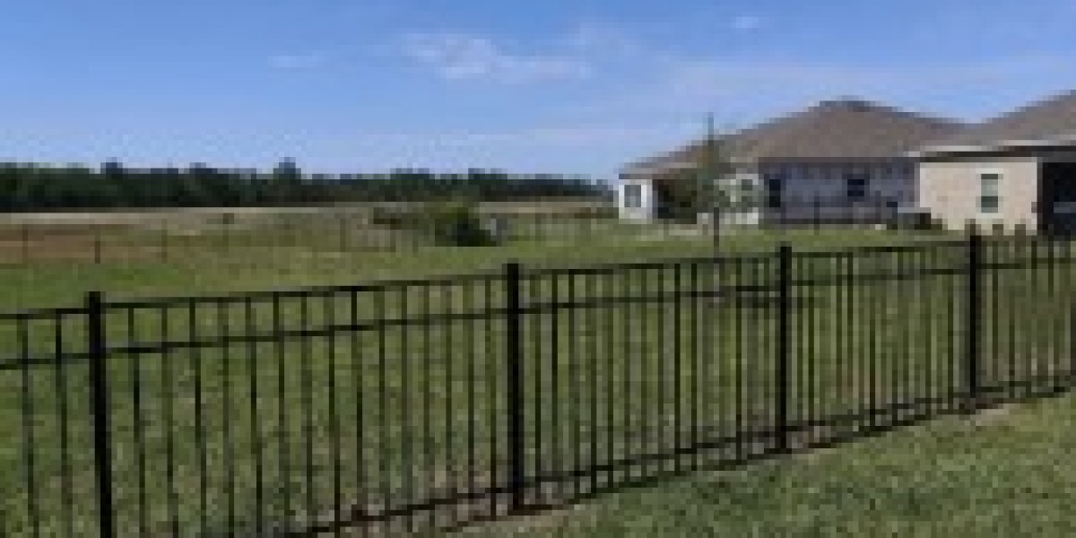 How to Choose the Perfect Custom Fence in Jacksonville for Your Property