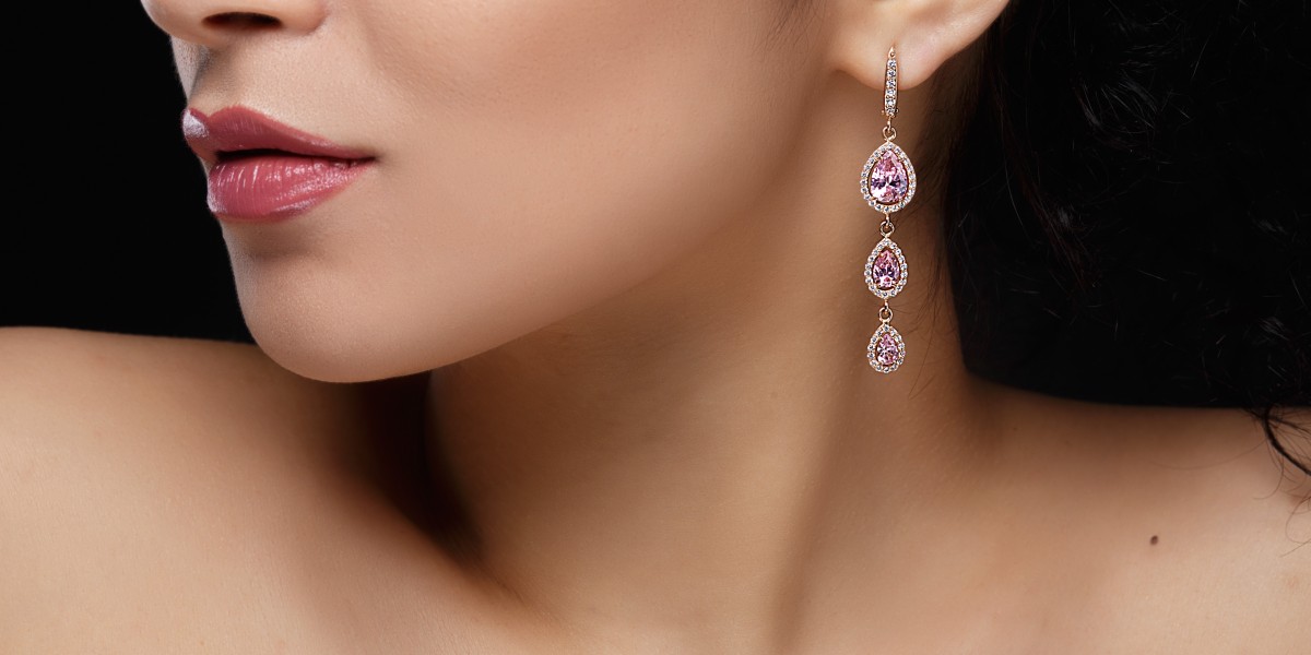 Statement Earrings for Women: How to Make a Bold Fashion Statement