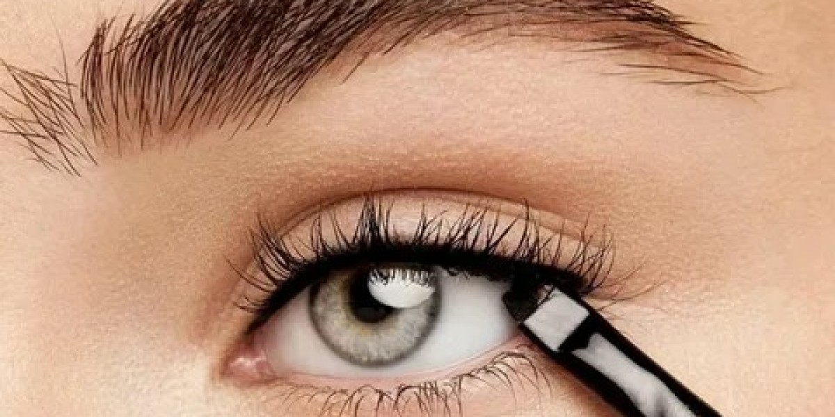 Eyeliner Market Growth Influence of Social Media and Influencer Marketing