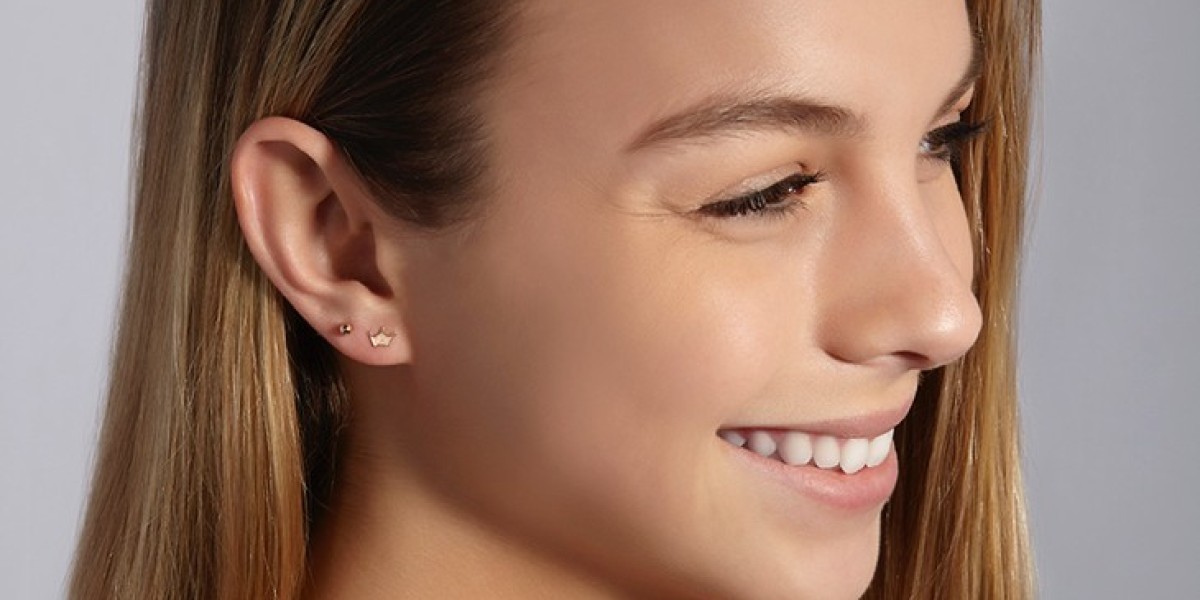 What to Expect When Paying for an Ear Piercing: Costs, Jewelry & Aftercare