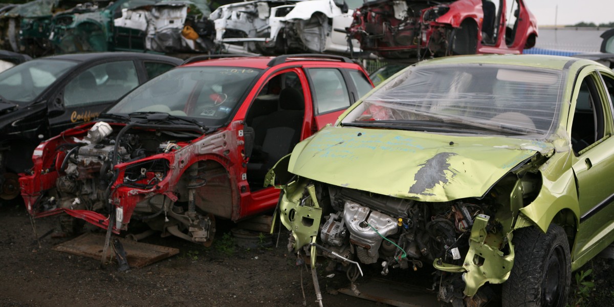The Benefits of Choosing Car Wreckers Melbourne for Your Old Vehicle
