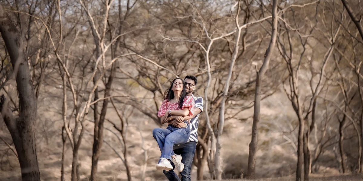 Make Your Pre-Wedding Photoshoot Special with Creative Poses and Scenic Locations