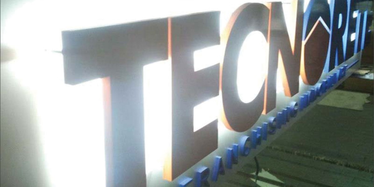 L'Insegna Luminosa: Un faro per le attività commerciali