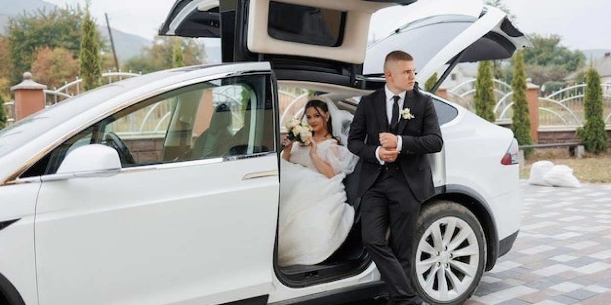Experience Elegance with a Luxury Wedding Limo for Your Big Day