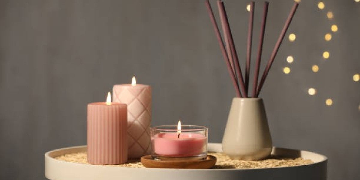 The Fragrant Duality of Cedar and Gardenia: Nature's Perfect Candle Pairing