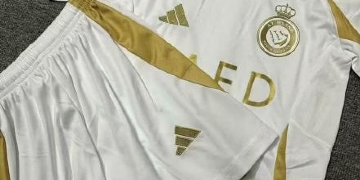 تسوق الآن: طقم نادي النصر الأصلي من Sport Touch قبل نفاد الكمية