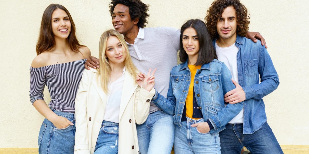 Gen Z Fashion Trends in 2025: What’s In, What’s Out, and How AI Is Changing the Game