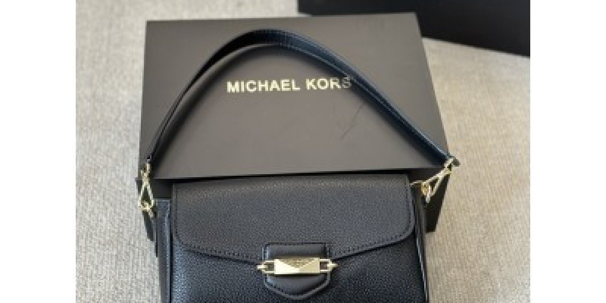 極簡奢華的時尚選擇：MK 鏈條包，點亮妳的每一套造型