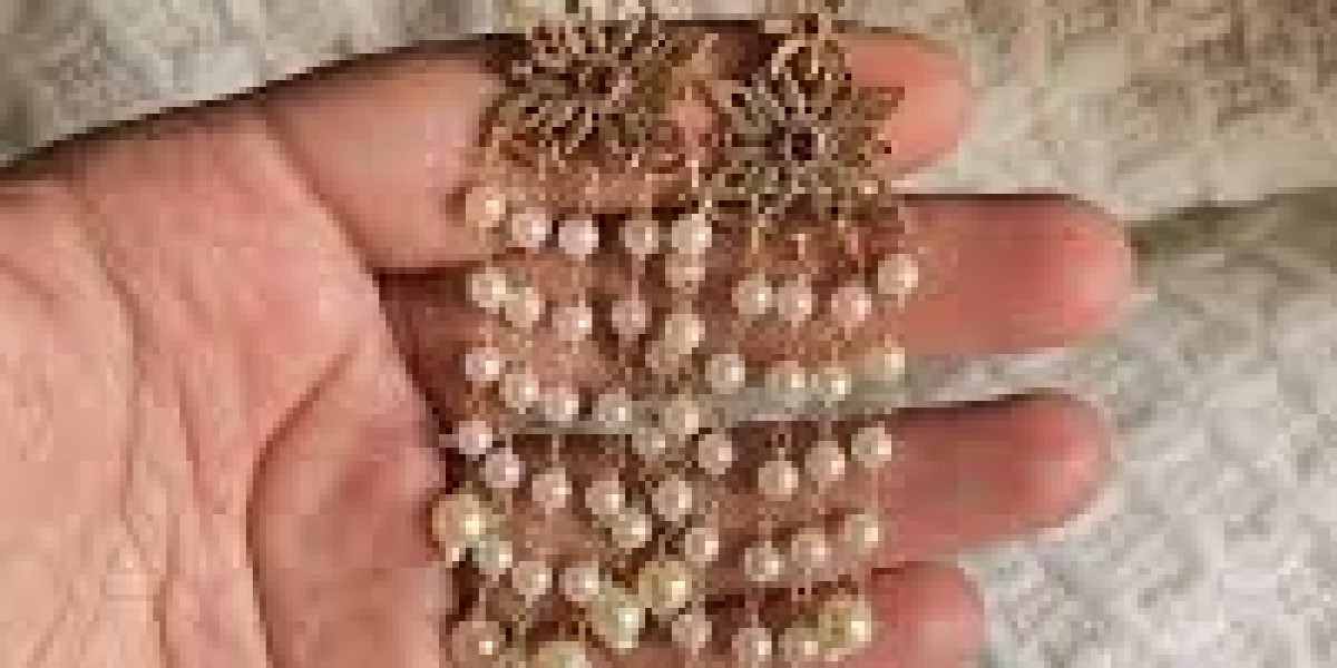 Demi-fine Jewelry Market: How Minimalism and Personalization Are Shaping Product Demand