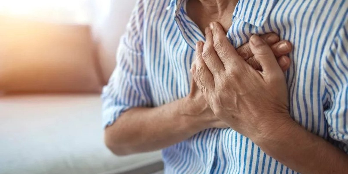 What to Do When Someone Is Experiencing Chest Pain