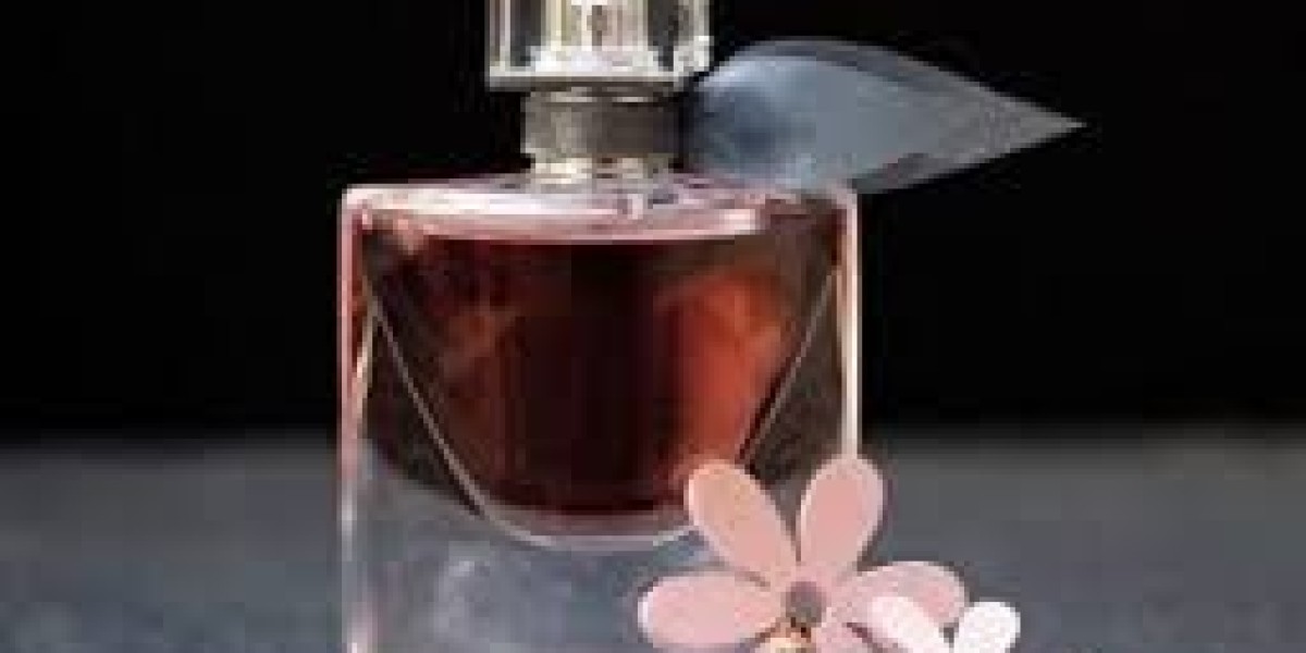 "Fragrance Market Trends: Clean Scents, AI-Driven Perfumes, and Global Shifts Shaping the Future"