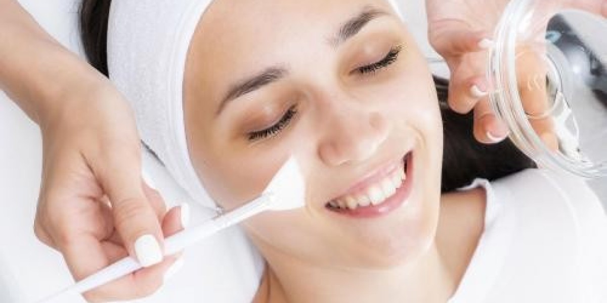 Do Chemical Peels Really Work? Dubai Experts Weigh In