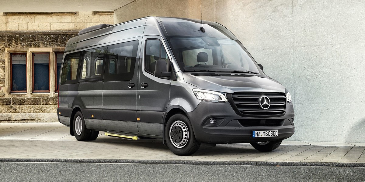 Convenient and Comfortable Group Travel with 8 Seater Taxi in Cirencester