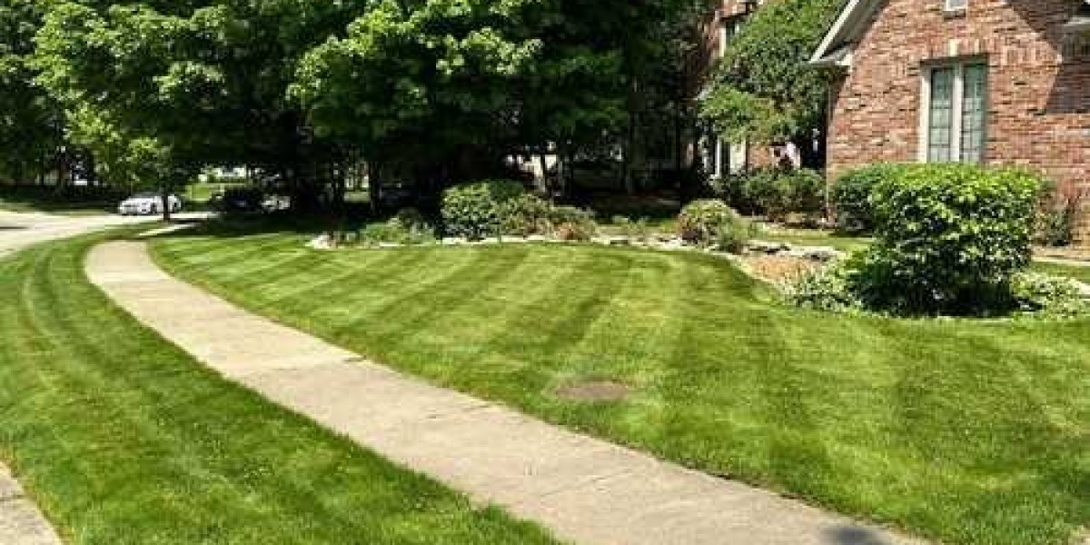 Indianapolis, IN Grass Cutting Service – Weekly Lawn Maintenance