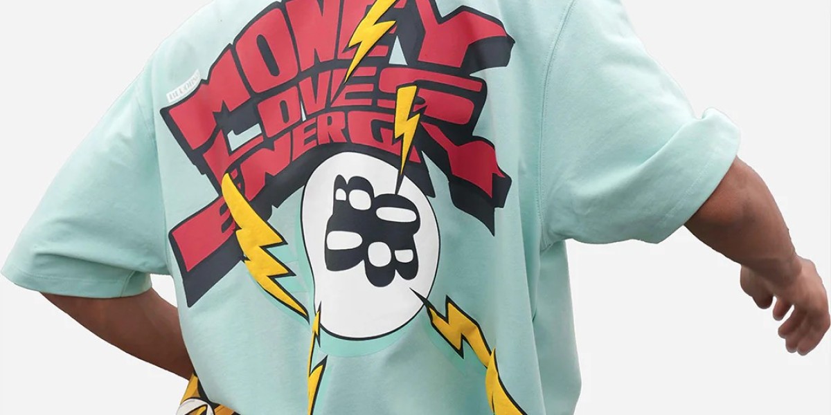 Why Bold Print T-Shirts Are a Streetwear Must-Have