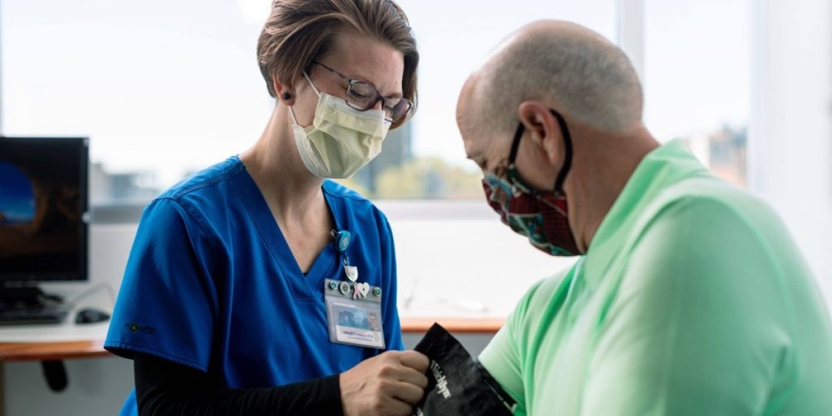 Say Goodbye to Long Waits: Doctors Visiting You at Home in Dubai