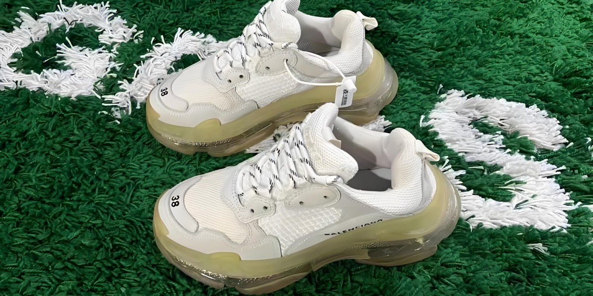 Balenciaga shoes 的魅力：奢華與功能並重的鞋履之選