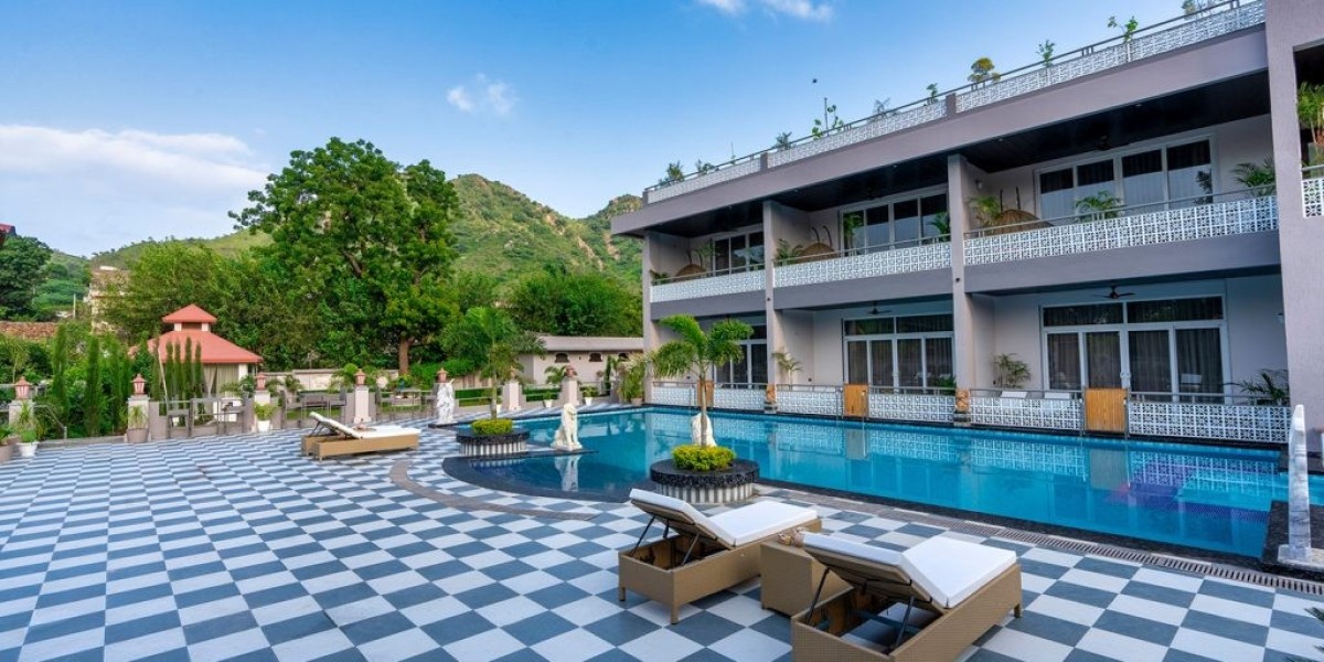 Luxury Meets Fun: Discover Udaipur’s Hottest Pool Party Spots