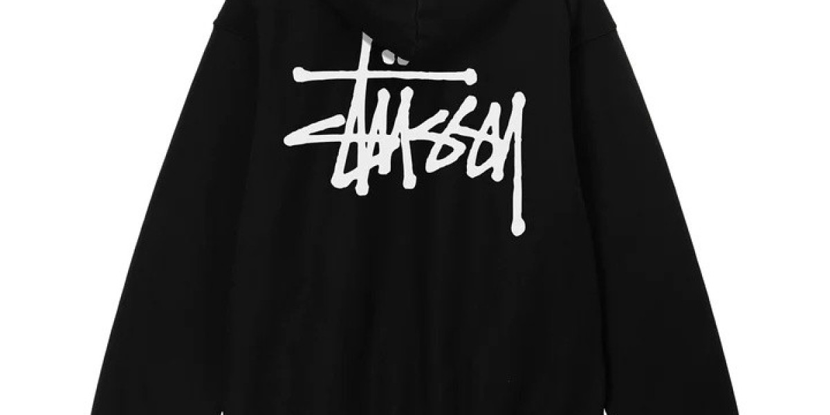 Global Streetwear Vibes: The Rise of the Stussy Hoodie in Iconic Cities