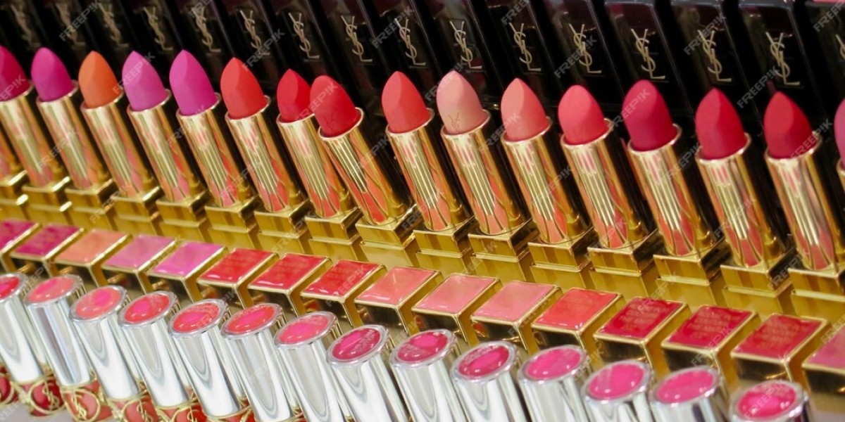 Lip Gloss Market : Hydration, High-Shine Finishes, and Bold Colors Define the Future