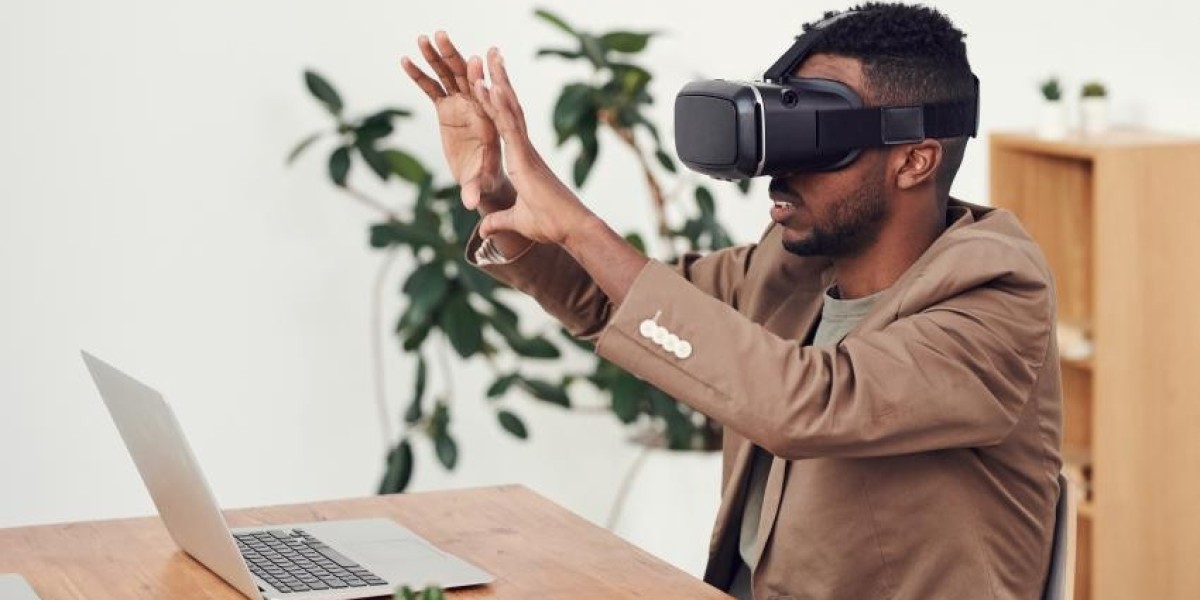 Augmented Reality and Virtual Reality Market Witnesses Technological Breakthroughs Fueling Global Industry Growth