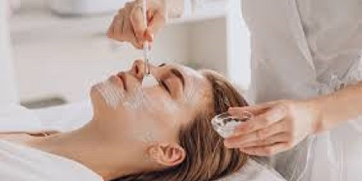 Chemical Peeling for Neck and Décolletage Area